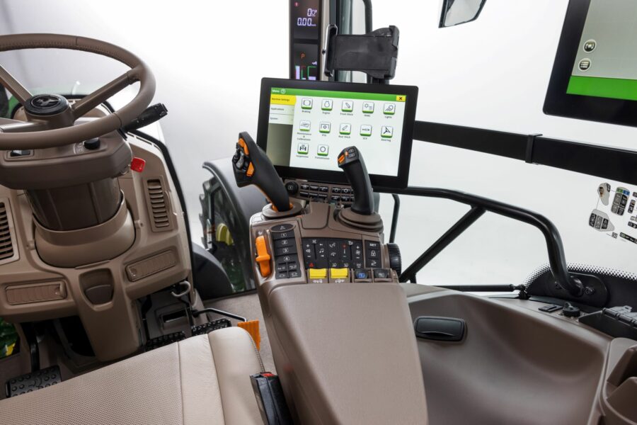 John Deere sets new standards in Precision Ag Technology and driving comfort