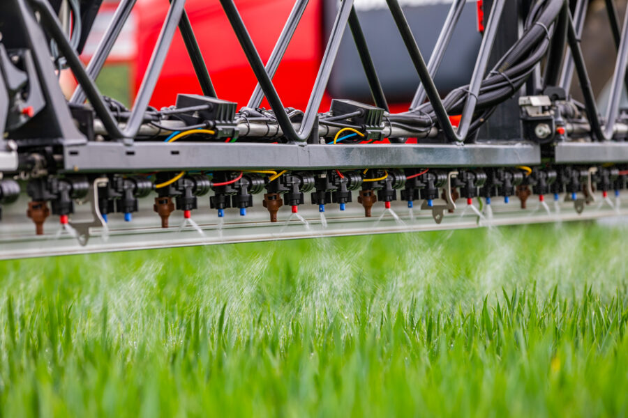 ‘Spot spraying’ without an expensive camera system