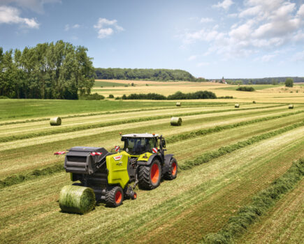 New round baler with fixed bale chamber