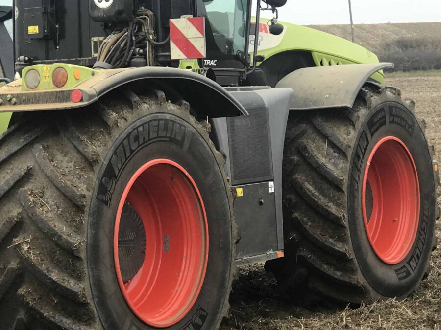 Tyres replace tracks to deliver great results