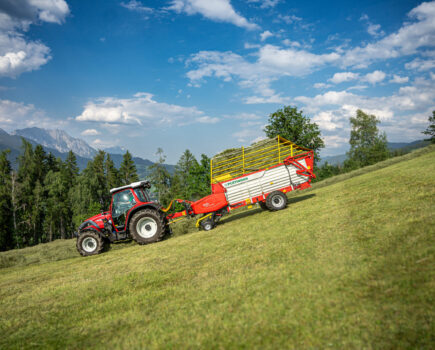 Pöttinger sends new loader wagon onto the slopes