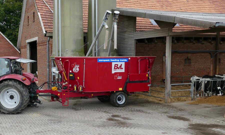 Launch for compact TMR feeder