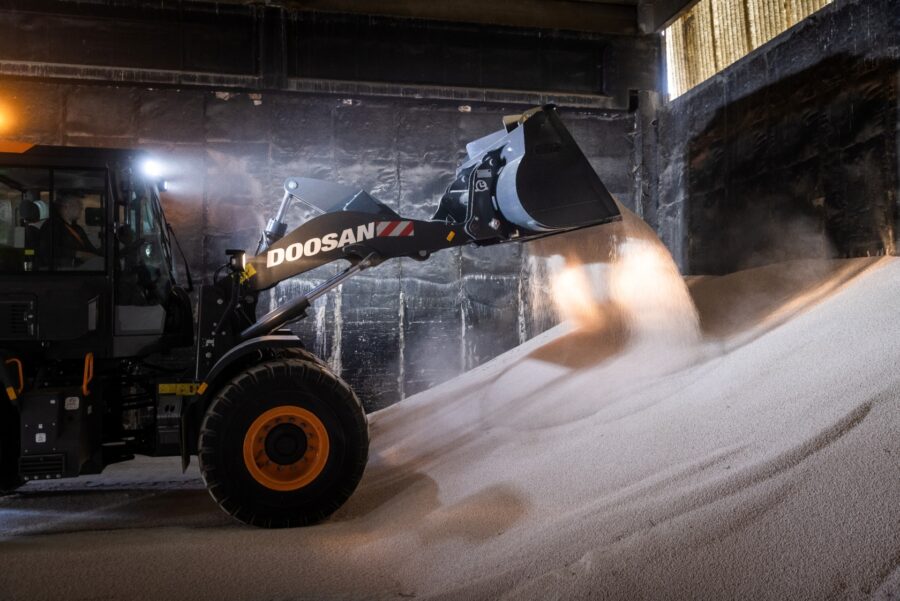 Doosan launches new DL220-7 and DL250-7 Wheel Loaders