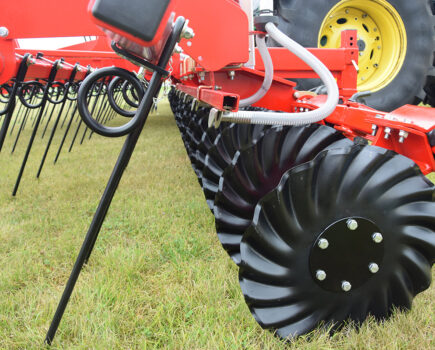 New seeder options and turbo discs for HE-VA top strigle straw harrow