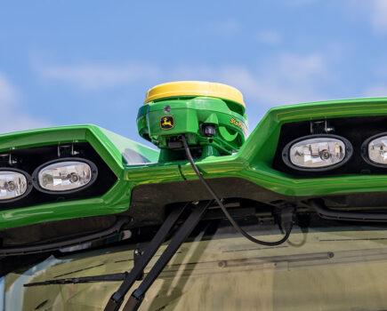 New John Deere Starfire 7000 eases RTK Entry