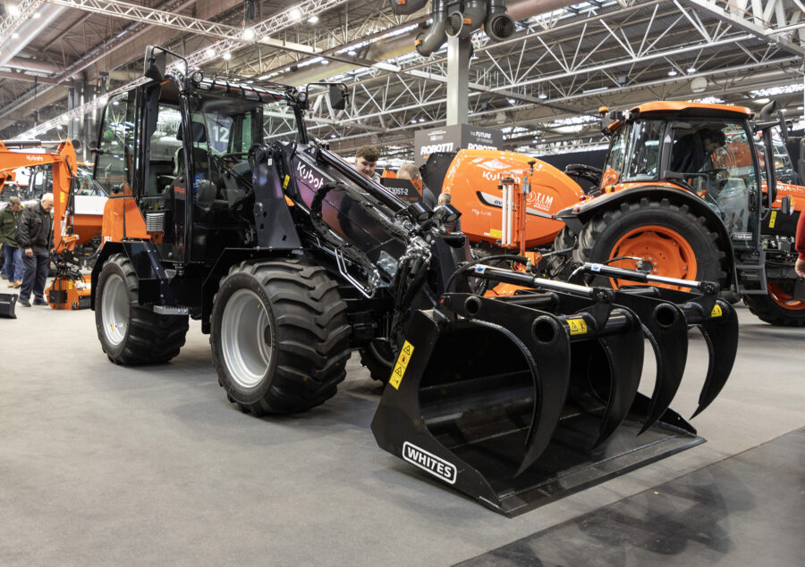 Kubota adds flagship pivot steer telescopic loader to RT range