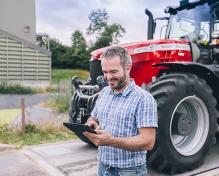 Owner, dealer and tractor are 100% connected with MF Connect