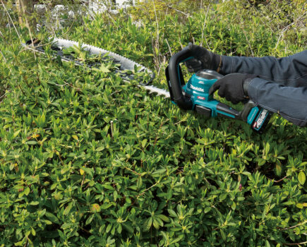 Makita adds two XGT hedge trimmers