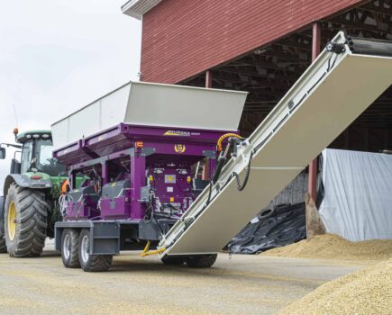 Launch of large-scale machine for rolling dry or moist grain 