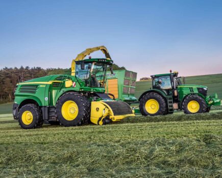 John Deere introduces new 8600 forager