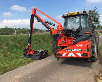 Hydraulic roller extends versatility