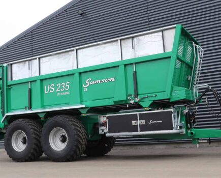 Samson introduces new 2-axle Universal Spreader and new unique patented hydraulic carpet chain tensioner