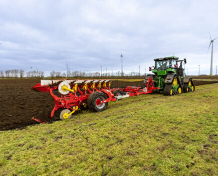 SERVO T 6000 equipped for On-Land ploughing