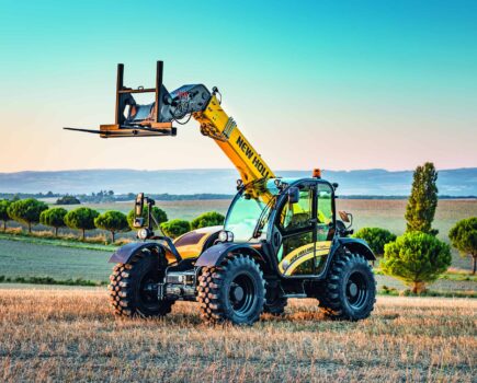 New Holland launches new TH Series telehandlers with extended offering and new transmission