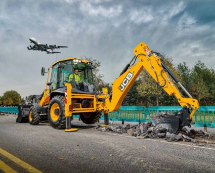 JCB updates 55kw 3CX backhoe loader