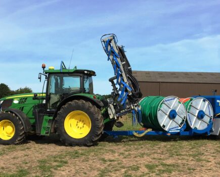 Contracting trailer offers one tractor, one man umbilical system