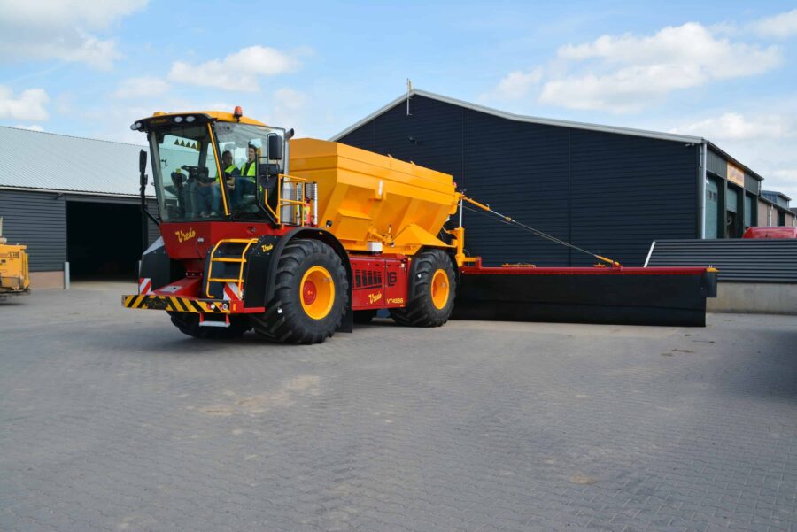 Vredo VT4556 now equipped with a lime spreader