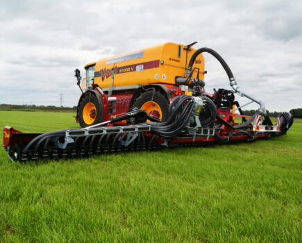 The PROFI XL 15 and 18 meters slurry injectors