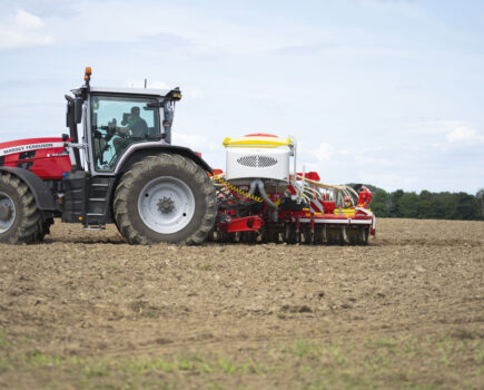 New trailed pneumatic seed drill combination